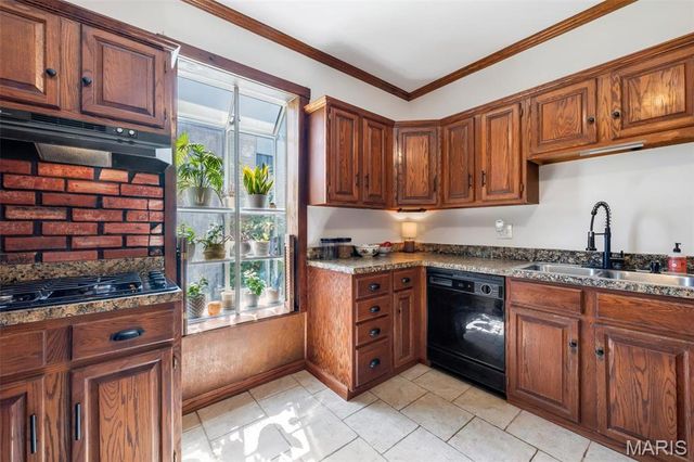 7012 S Rock Hill Road, St Louis, MO 63123