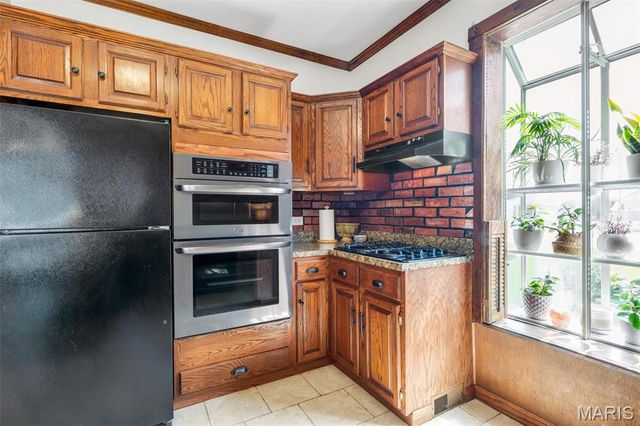 7012 S Rock Hill Road, St Louis, MO 63123
