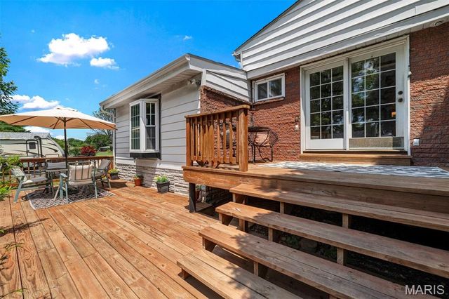 7012 S Rock Hill Road, St Louis, MO 63123