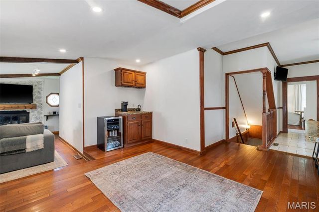 7012 S Rock Hill Road, St Louis, MO 63123