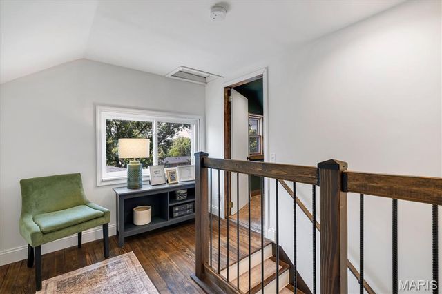 7012 S Rock Hill Road, St Louis, MO 63123