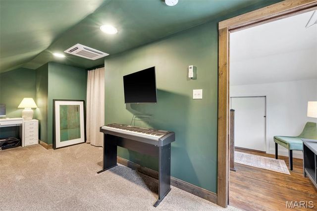 7012 S Rock Hill Road, St Louis, MO 63123