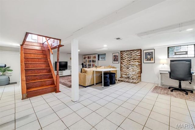 7012 S Rock Hill Road, St Louis, MO 63123