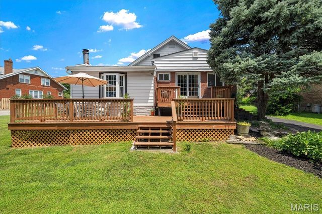 7012 S Rock Hill Road, St Louis, MO 63123