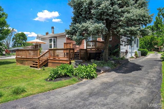 7012 S Rock Hill Road, St Louis, MO 63123