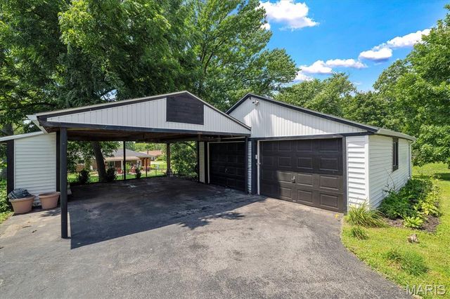 7012 S Rock Hill Road, St Louis, MO 63123