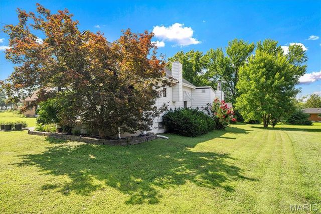 7012 S Rock Hill Road, St Louis, MO 63123