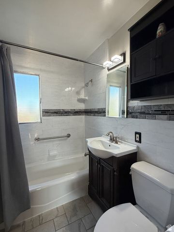 4579 S 250 E, Washington Terrace, UT 84405