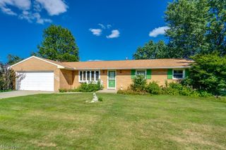 5622 Brentwood Avenue NW, North Canton, OH 44720