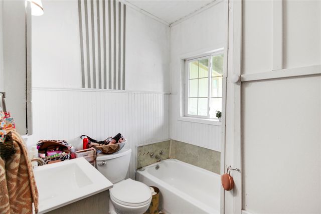 334 N Knox Street, Jacksboro, TX 76458