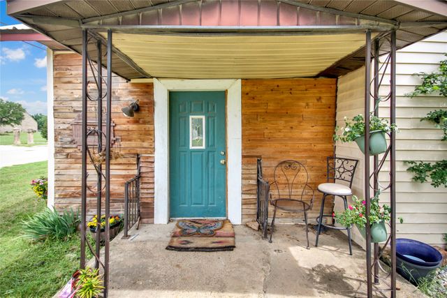 334 N Knox Street, Jacksboro, TX 76458