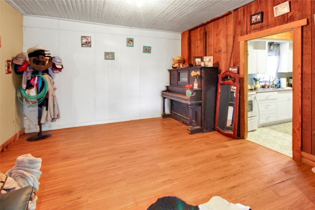 334 N Knox Street, Jacksboro, TX 76458