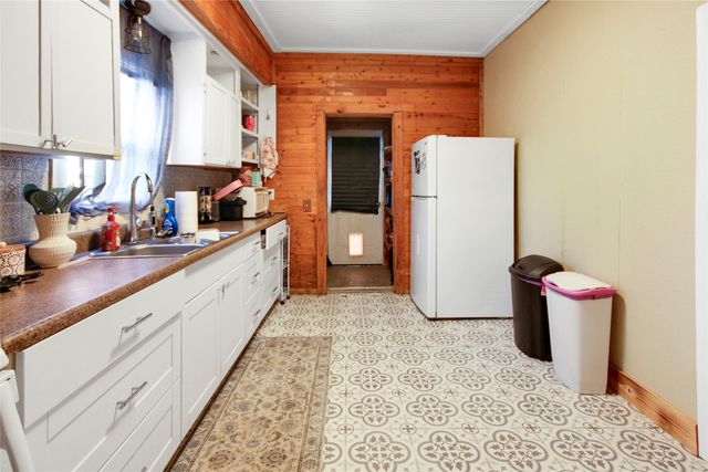 334 N Knox Street, Jacksboro, TX 76458