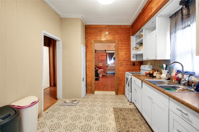 334 N Knox Street, Jacksboro, TX 76458