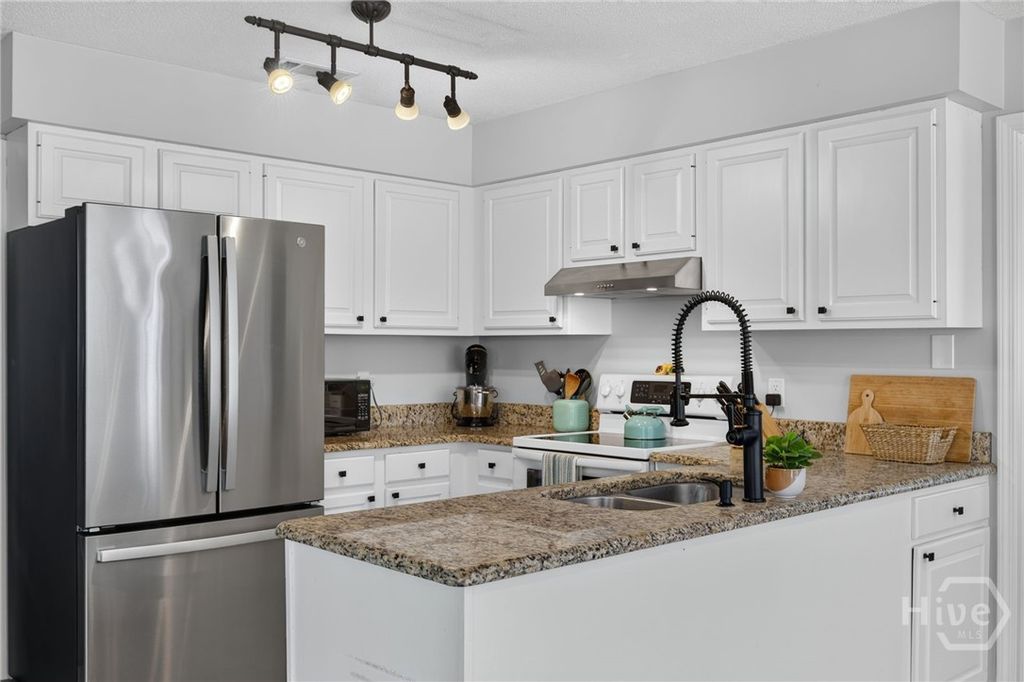 Image 14 of property listing at 27 River Bluff Drive, Savannah, GA 31406