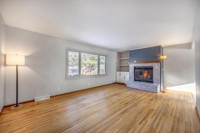 2912 W 88th Street, Bloomington, MN 55431