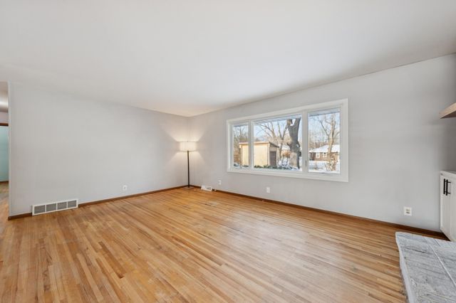 2912 W 88th Street, Bloomington, MN 55431