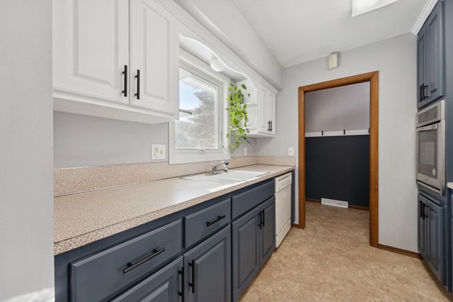 2912 W 88th Street, Bloomington, MN 55431