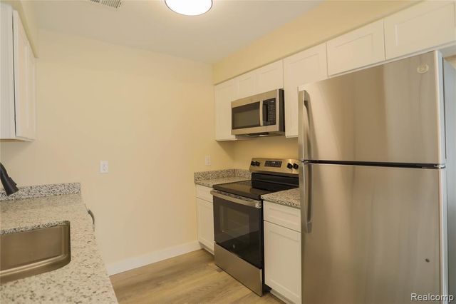 17920 Phyllis Street, Roseville, MI 48066