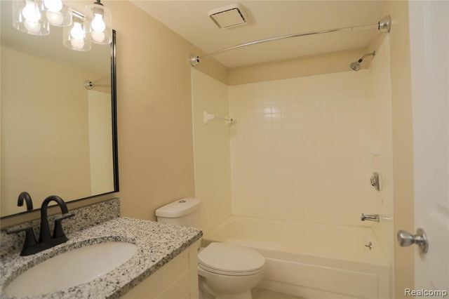 17920 Phyllis Street, Roseville, MI 48066