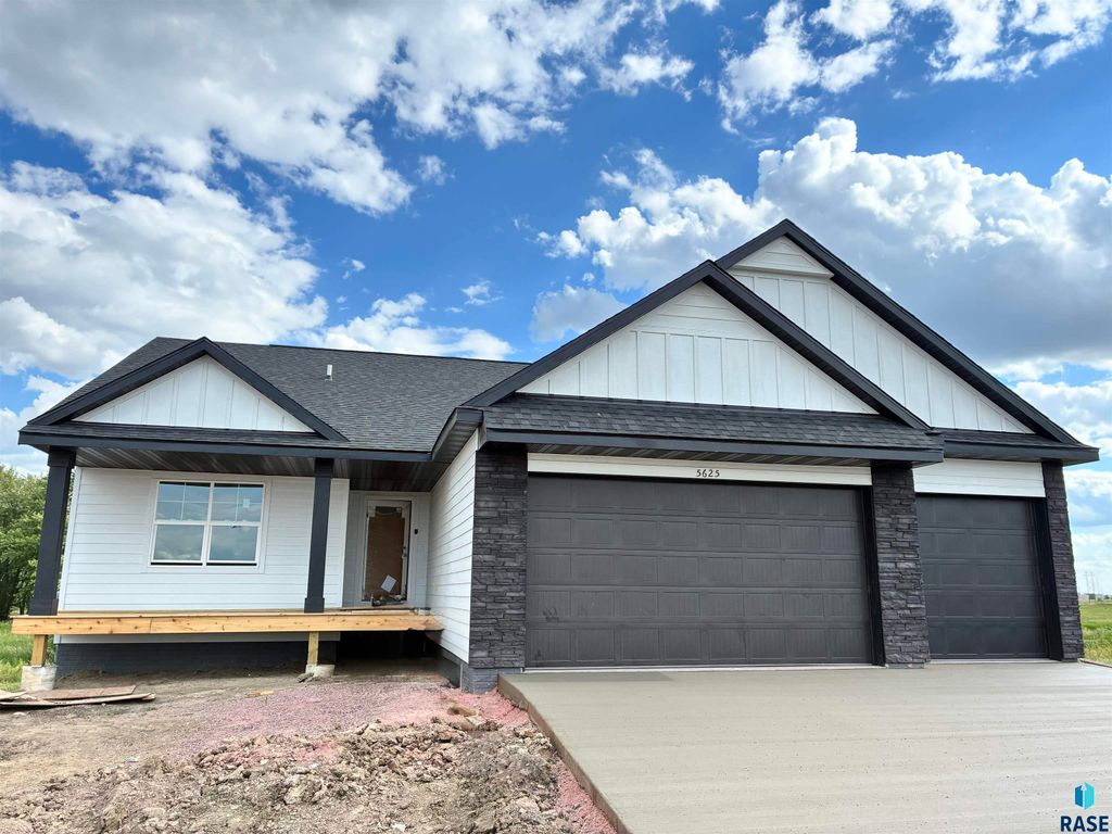 5625 E Ashwood Cir Circle, Sioux Falls, SD 57108