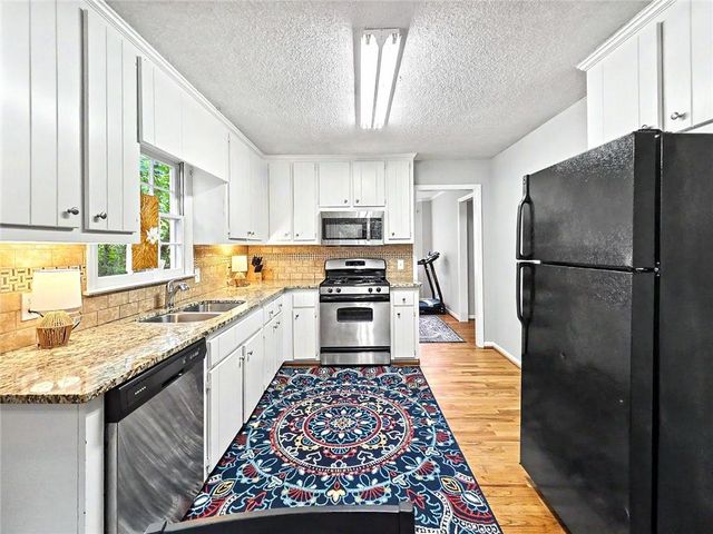 916 Little River Lane, Woodstock, GA 30189
