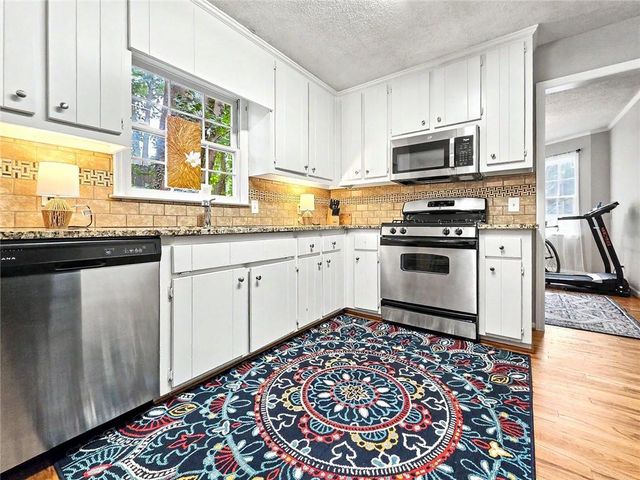 916 Little River Lane, Woodstock, GA 30189