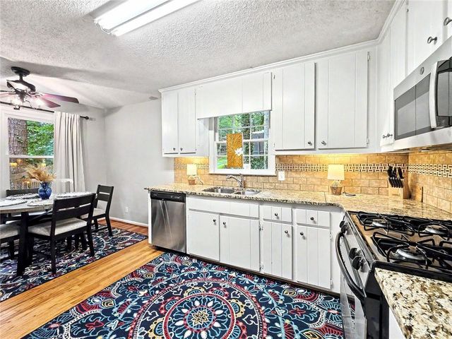 916 Little River Lane, Woodstock, GA 30189