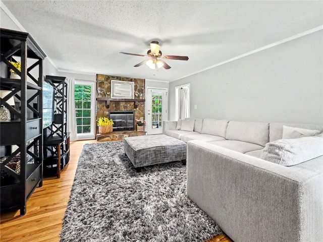 916 Little River Lane, Woodstock, GA 30189