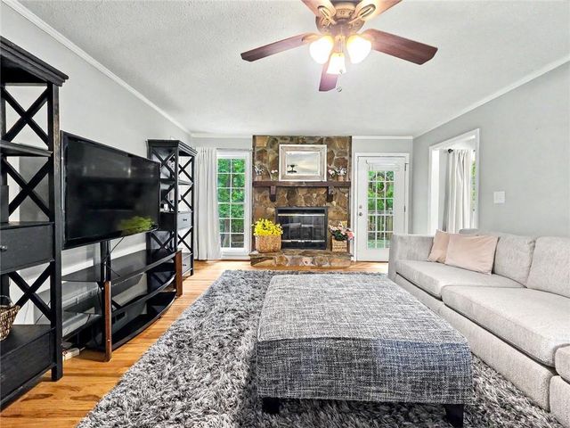 916 Little River Lane, Woodstock, GA 30189