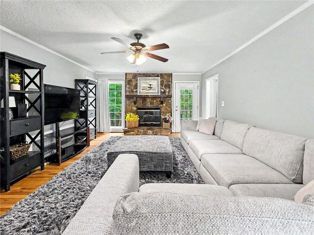 916 Little River Lane, Woodstock, GA 30189