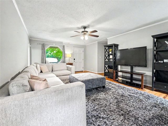 916 Little River Lane, Woodstock, GA 30189