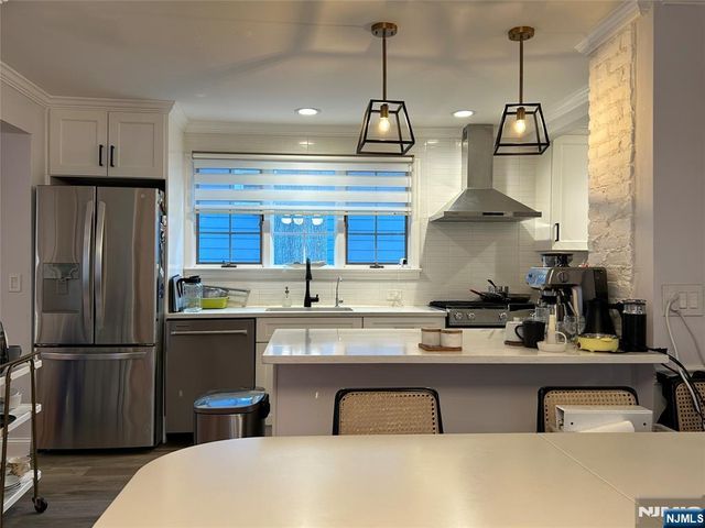 8 Virginia Street, Tenafly, NJ 07670