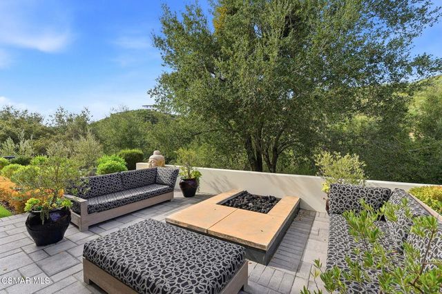 2691 Country Ridge Road, Calabasas, CA 91302