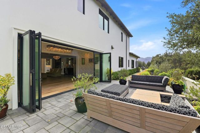 2691 Country Ridge Road, Calabasas, CA 91302