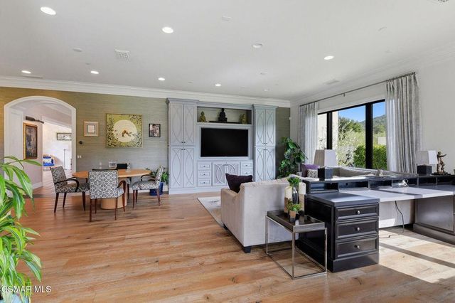 2691 Country Ridge Road, Calabasas, CA 91302