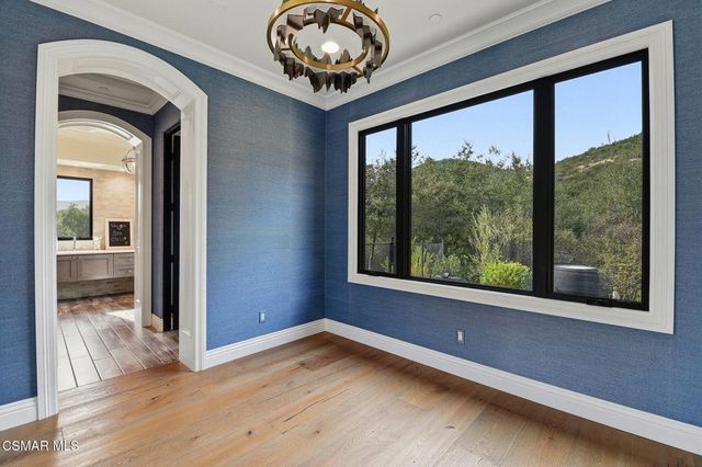 2691 Country Ridge Road, Calabasas, CA 91302