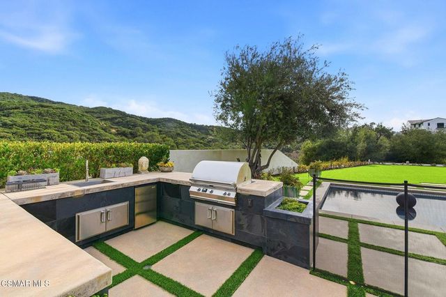 2691 Country Ridge Road, Calabasas, CA 91302