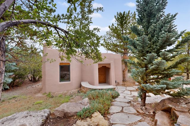 129 Cantera Circle, Santa Fe, NM 87501