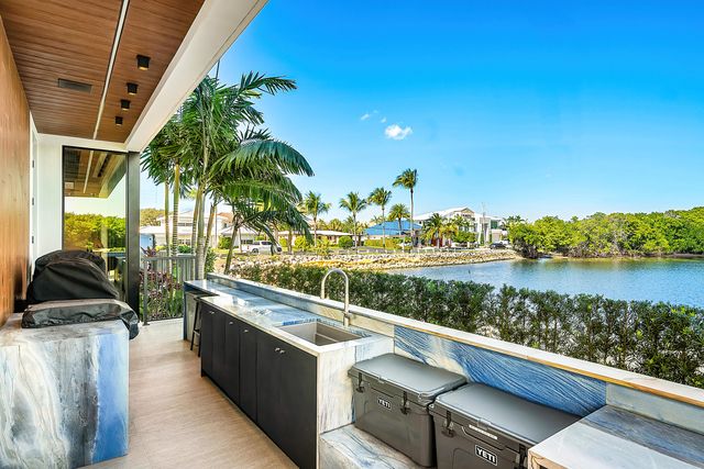 2934 NE 8th Avenue, Boca Raton, FL 33431