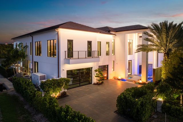 2934 NE 8th Avenue, Boca Raton, FL 33431