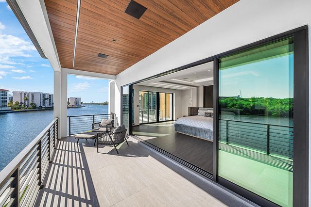 2934 NE 8th Avenue, Boca Raton, FL 33431