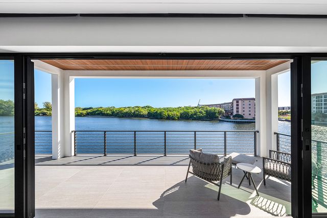 2934 NE 8th Avenue, Boca Raton, FL 33431