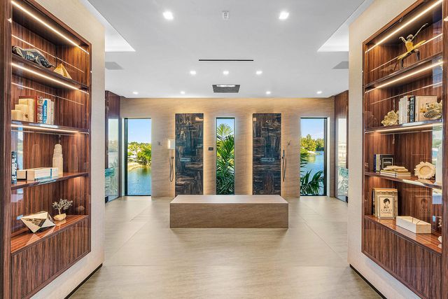 2934 NE 8th Avenue, Boca Raton, FL 33431