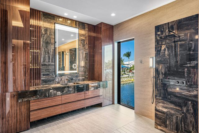 2934 NE 8th Avenue, Boca Raton, FL 33431