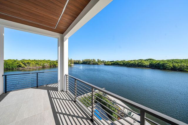 2934 NE 8th Avenue, Boca Raton, FL 33431