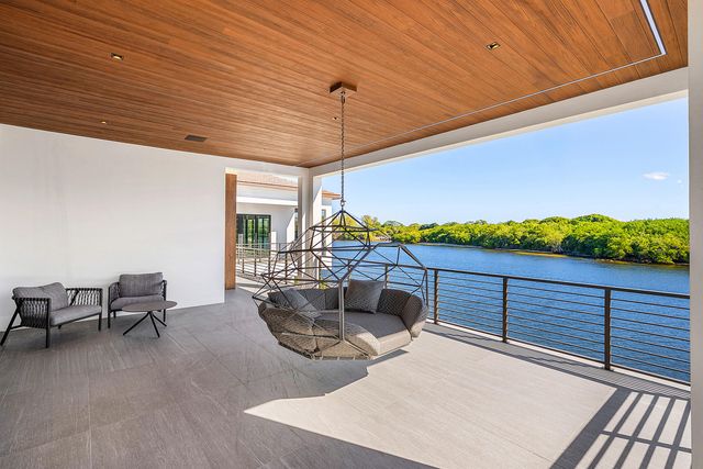 2934 NE 8th Avenue, Boca Raton, FL 33431