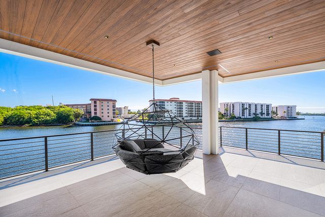 2934 NE 8th Avenue, Boca Raton, FL 33431