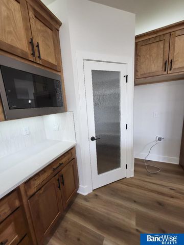 9401 Delano Drive, Lincoln, NE 68516