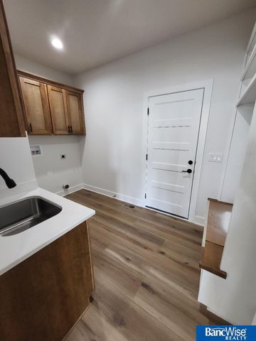 9401 Delano Drive, Lincoln, NE 68516